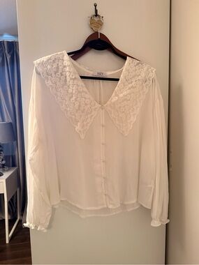 White Lace Collar Blouse – Feminine Long-Sleeve Top